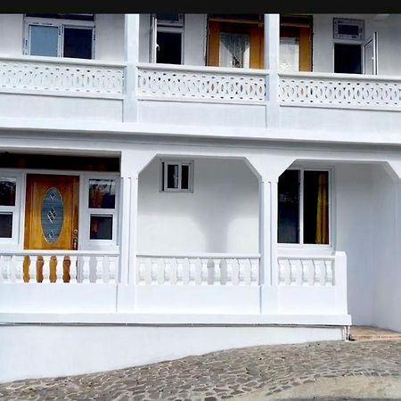 The Golden Inn Мариго Экстерьер фото